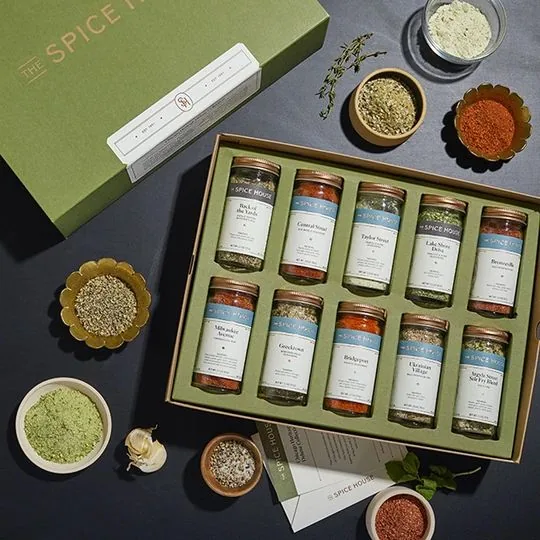 Spice jar packaging set with custom product labels