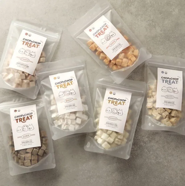 Custom pet food pouch and bag labels for dry food and topper packaging